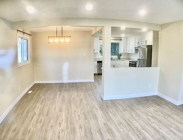 Edmonton 3 bedrooms Main Floor for rent. Property photo: 640505-2