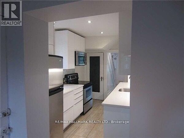 Toronto 4 bedrooms House for rent. Property photo: 640544-3