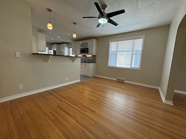 Calgary 3 bedrooms Main Floor for rent. Property photo: 640569-3