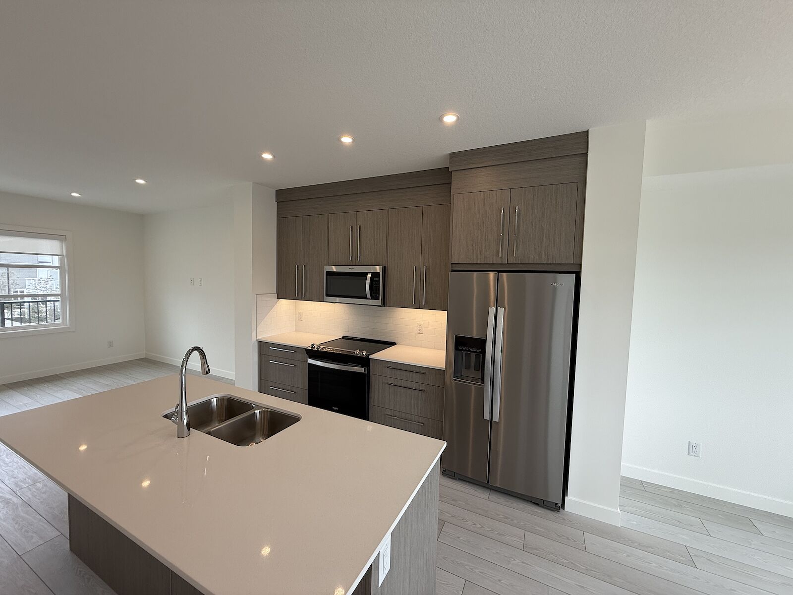 Calgary 4 bedrooms Townhouse for rent. Property photo: 640573-1