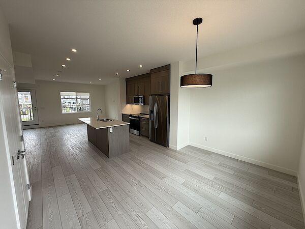 Calgary 4 bedrooms Townhouse for rent. Property photo: 640573-2