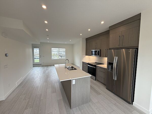 Calgary 4 bedrooms Townhouse for rent. Property photo: 640573-3