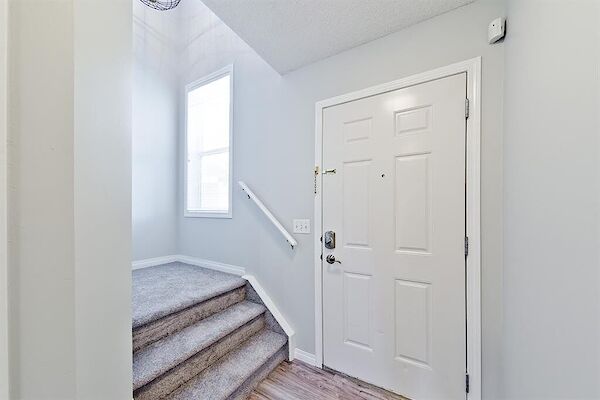 Calgary 3 bedrooms Duplex for rent. Property photo: 640575-2