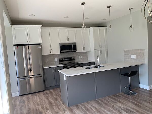 Edmonton 3 bedrooms Main Floor for rent. Property photo: 640600-2