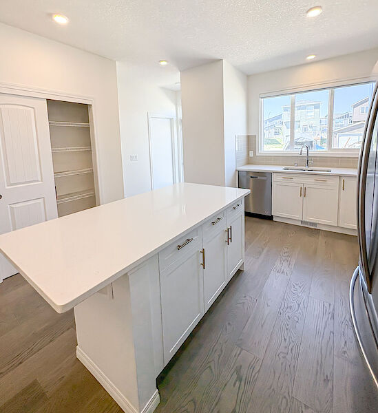 Calgary 4 bedrooms Main Floor for rent. Property photo: 640603-3