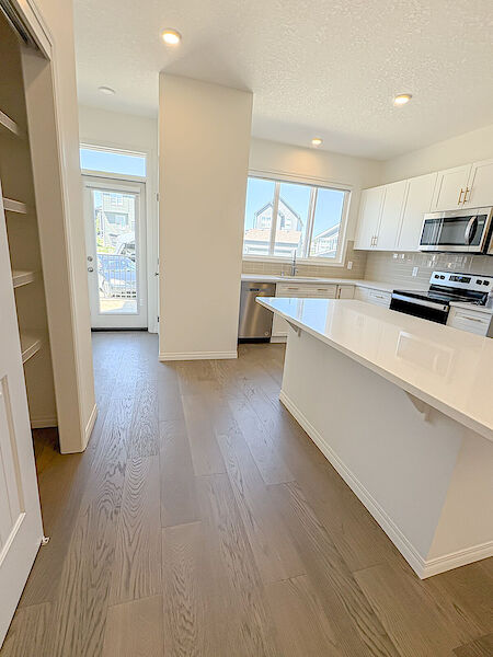 Calgary 4 bedrooms Main Floor for rent. Property photo: 640603-2