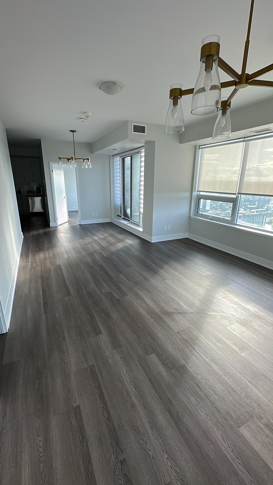 Oakville 2 bedrooms Condo Unit for rent. Property photo: 640605-1