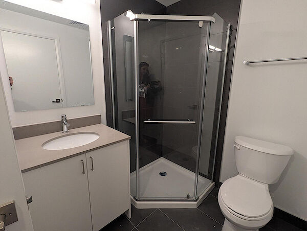 Kingston 1 bedroom Condo Unit for rent. Property photo: 640636-3