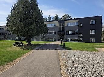 Deep River 3 bedrooms Condo Unit for rent. Property photo: 640645-2