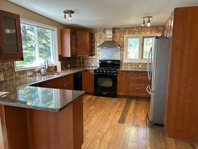 Calgary 4 bedrooms House for rent. Property photo: 640672-1