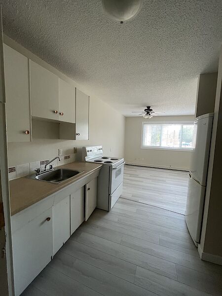 Edmonton bachelor bedrooms Apartment for rent. Property photo: 640695-2