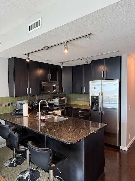 Calgary 1 bedroom Condo Unit for rent. Property photo: 640738-3