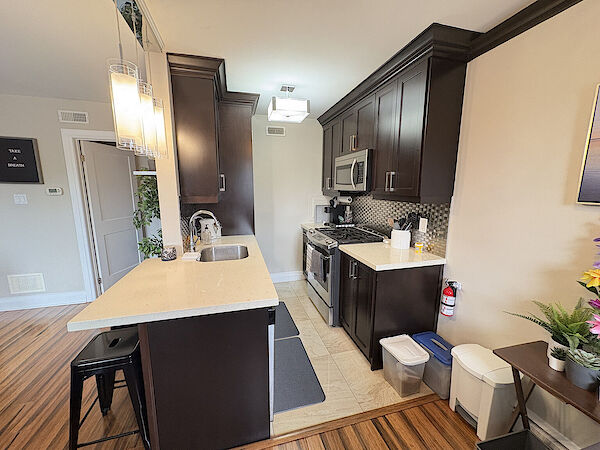 Hamilton 1 bedroom Condo Unit for rent. Property photo: 640793-3