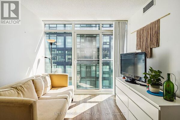 Toronto 2 bedrooms Apartment for rent. Property photo: 640806-2