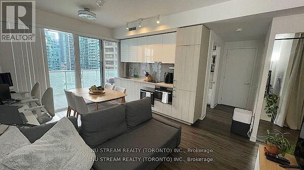 Toronto 2 bedrooms Apartment for rent. Property photo: 640852-3