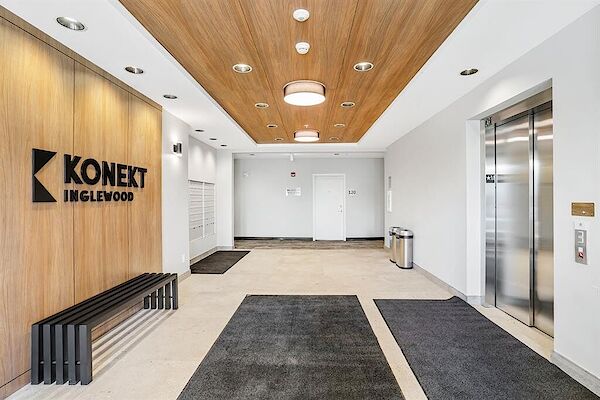 Calgary 2 bedrooms Condo Unit for rent. Property photo: 640863-2