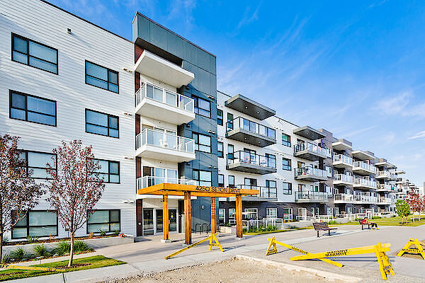 Calgary 2 bedrooms Condo Unit for rent. Property photo: 640897-1