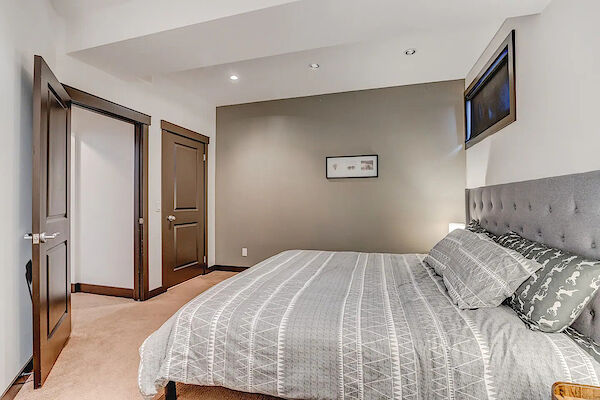 Calgary 5 bedrooms Townhouse for rent. Property photo: 640910-3