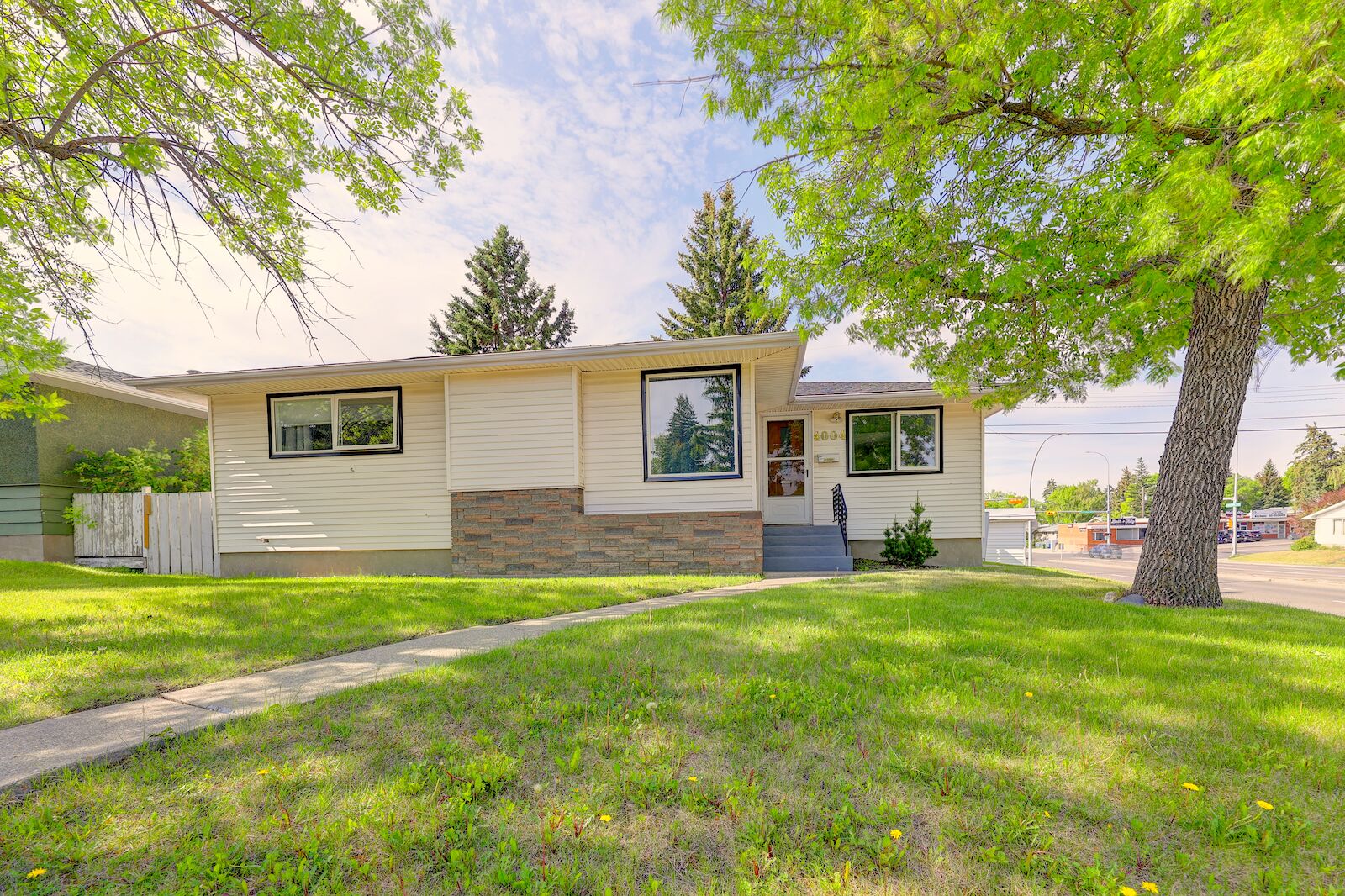 Calgary 3 bedrooms Main Floor for rent. Property photo: 640990-1