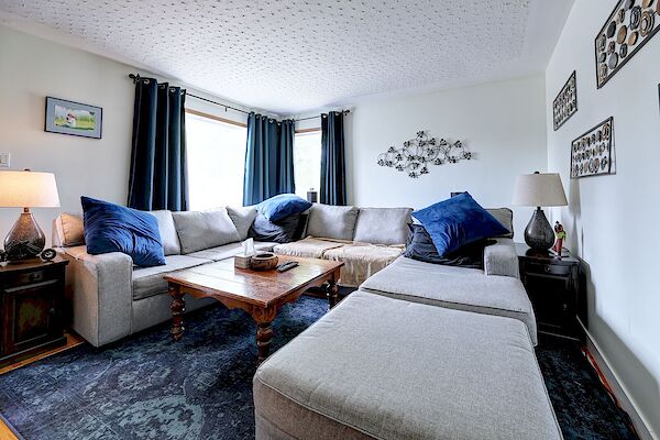 Calgary 3 bedrooms Main Floor for rent. Property photo: 640990-2