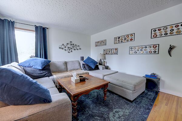 Calgary 3 bedrooms Main Floor for rent. Property photo: 640990-3