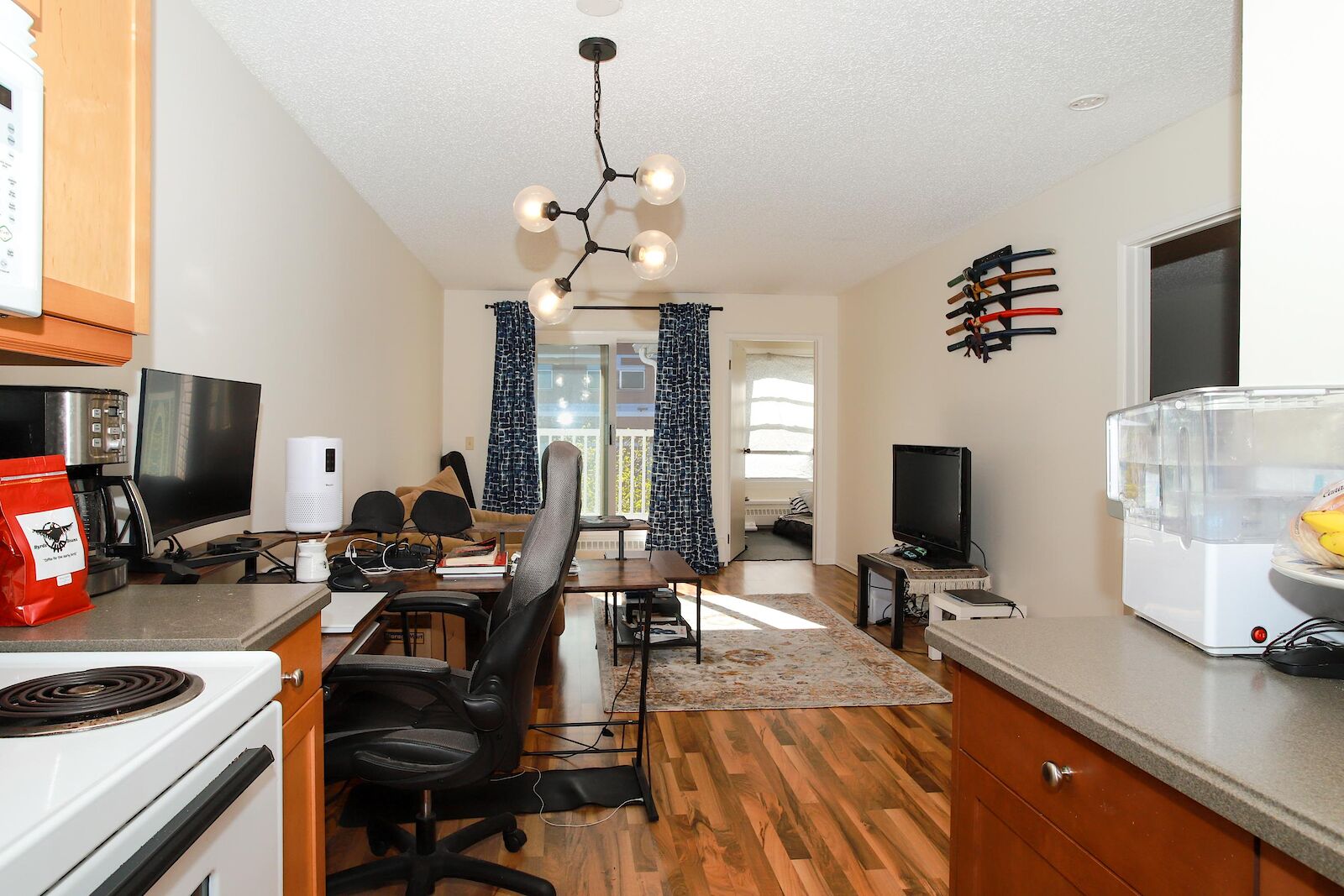 Calgary 2 bedrooms Condo Unit for rent. Property photo: 640996-1