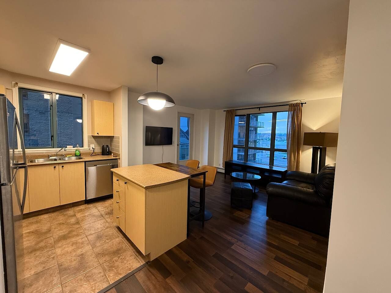 Calgary 1 bedroom Condo Unit for rent. Property photo: 641005-1