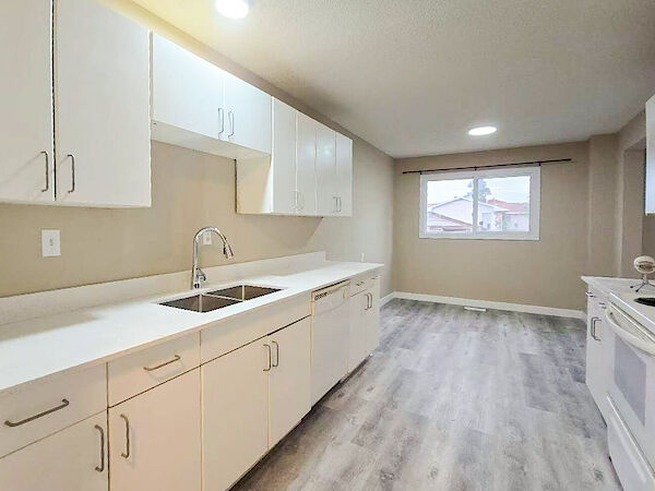 Edmonton 3 bedrooms Townhouse for rent. Property photo: 641043-2