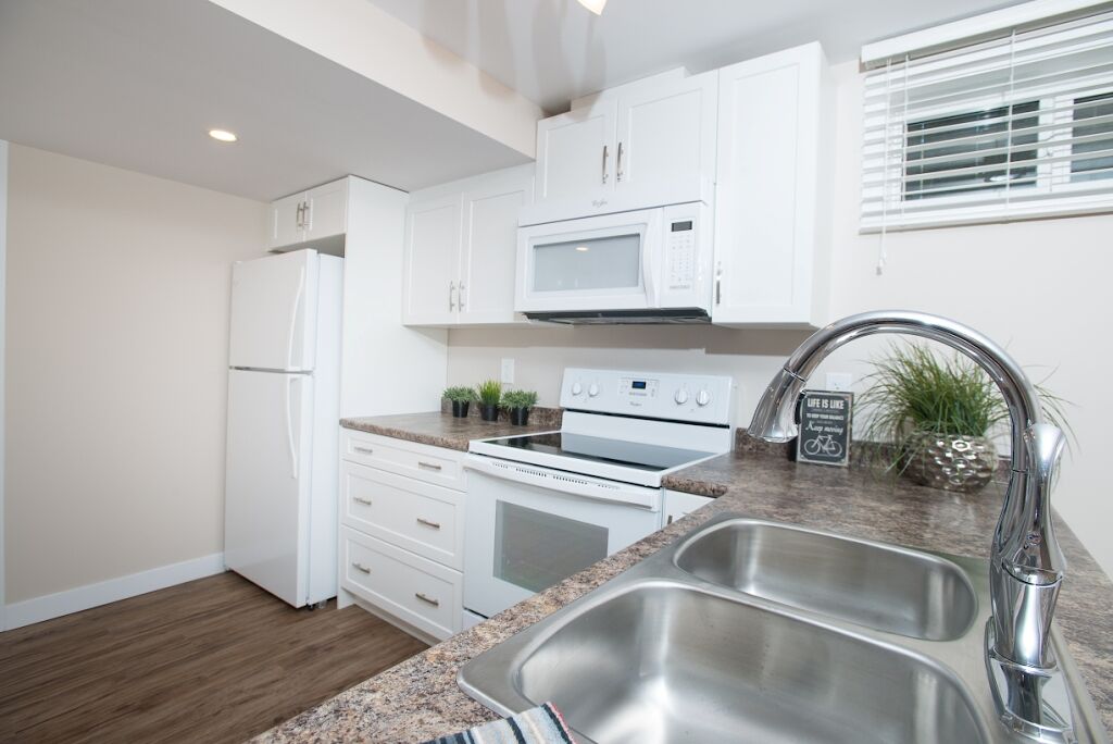 Edmonton 2 bedrooms Basement for rent. Property photo: 641044-1