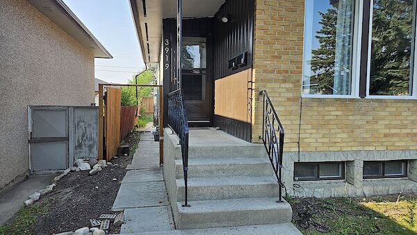 Calgary 2 bedrooms Basement for rent. Property photo: 641046-2