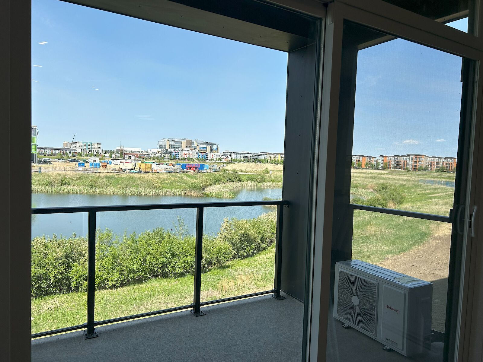 Calgary 2 bedrooms Condo Unit for rent. Property photo: 641056-1