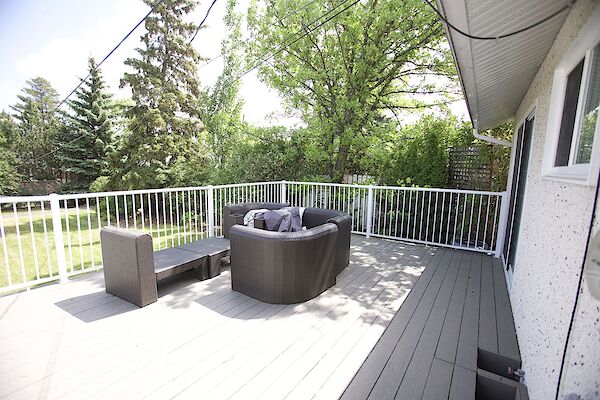 Back+Patio+Deck Edmonton 5 bedrooms House for rent. Property photo: 641130-3