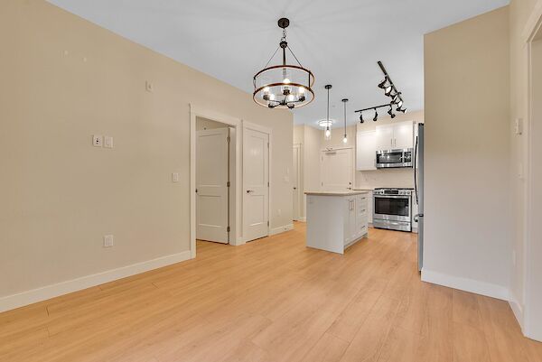 Surrey 2 bedrooms Condo Unit for rent. Property photo: 641182-3