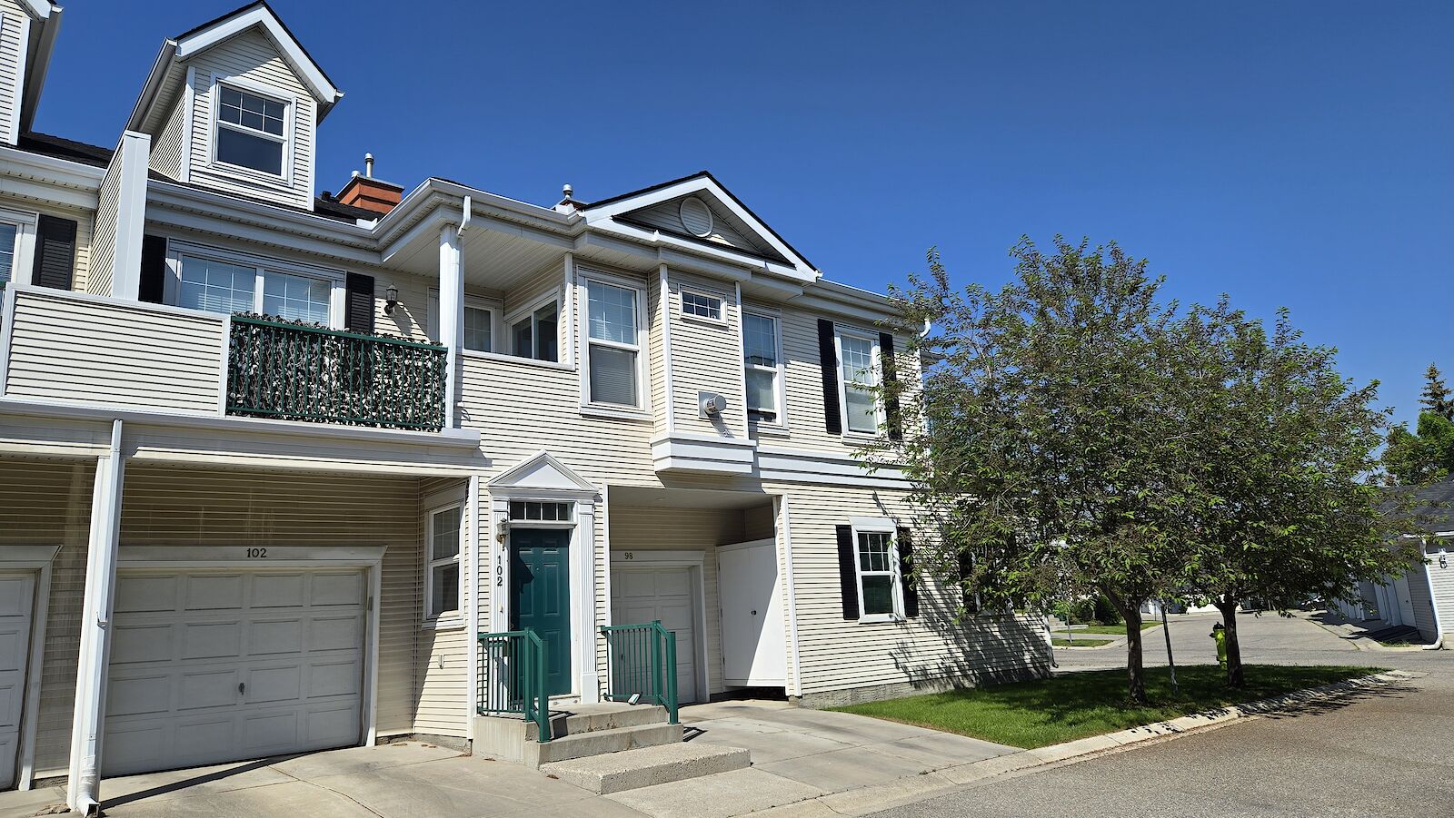 Calgary 2 bedrooms Townhouse for rent. Property photo: 641214-1