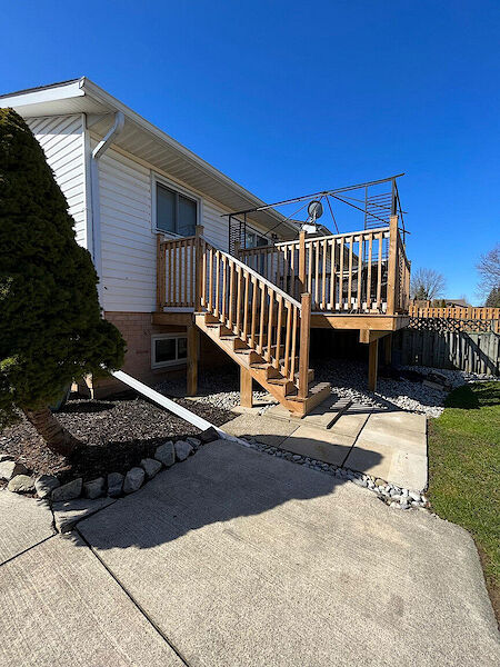 Welland 3 bedrooms Main Floor for rent. Property photo: 641223-2