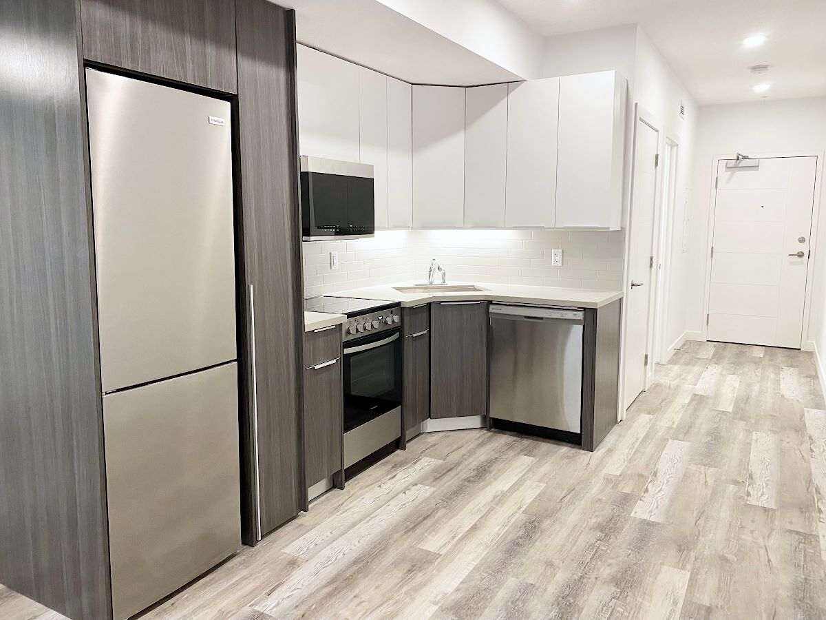 Edmonton studio Condo Unit for rent. Property photo: 641250-1