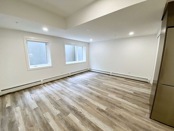 Edmonton studio Condo Unit for rent. Property photo: 641250-2