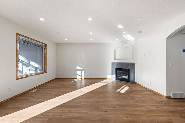 Calgary 5 bedrooms House for rent. Property photo: 641262-3