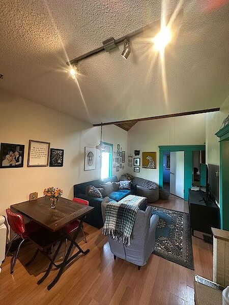 Calgary 2 + Den bedrooms House for rent. Property photo: 641314-2