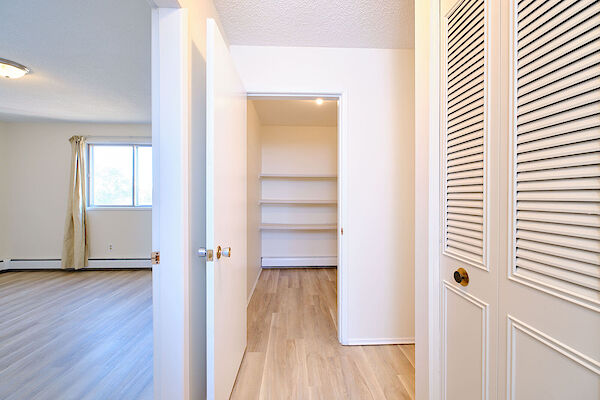 Edmonton 1 bedroom Condo Unit for rent. Property photo: 641315-2