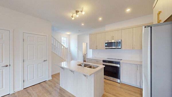 Calgary 3 bedrooms Duplex for rent. Property photo: 641318-2
