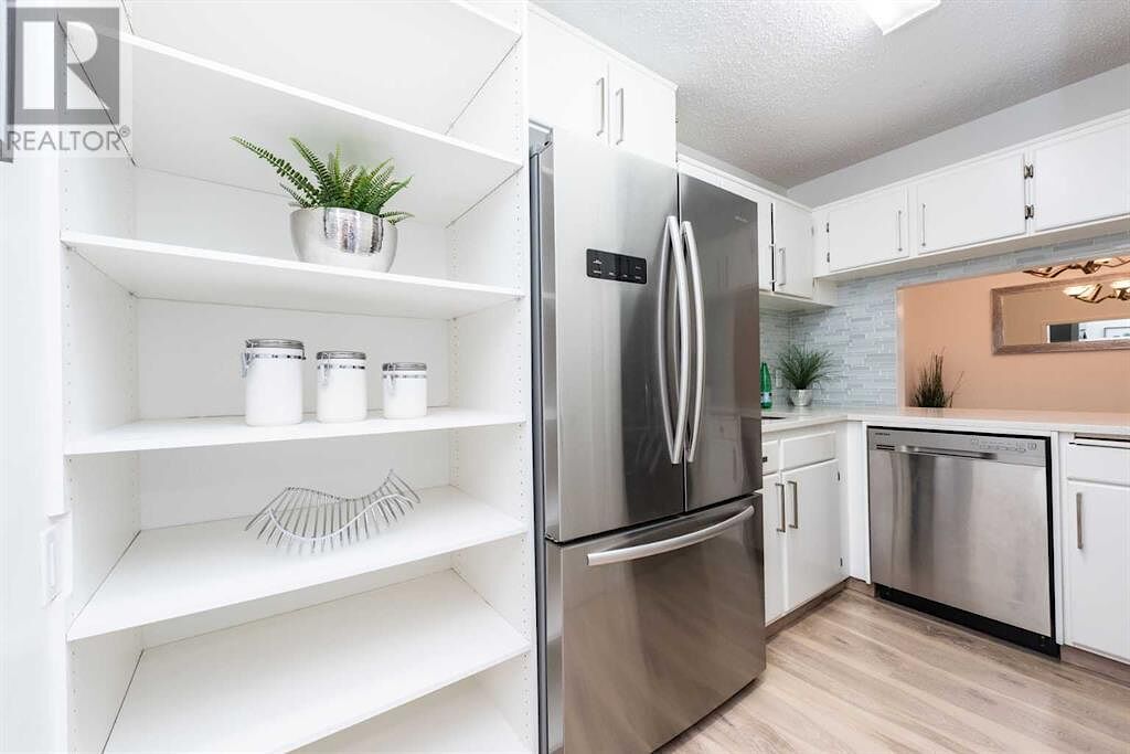 Calgary 2 bedrooms Condo Unit for rent. Property photo: 641320-1