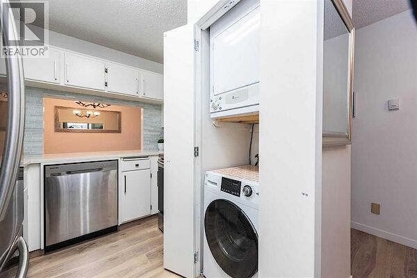 Calgary 2 bedrooms Condo Unit for rent. Property photo: 641320-2