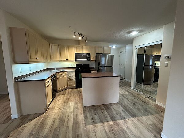 Edmonton 2 bedrooms Condo Unit for rent. Property photo: 641366-3