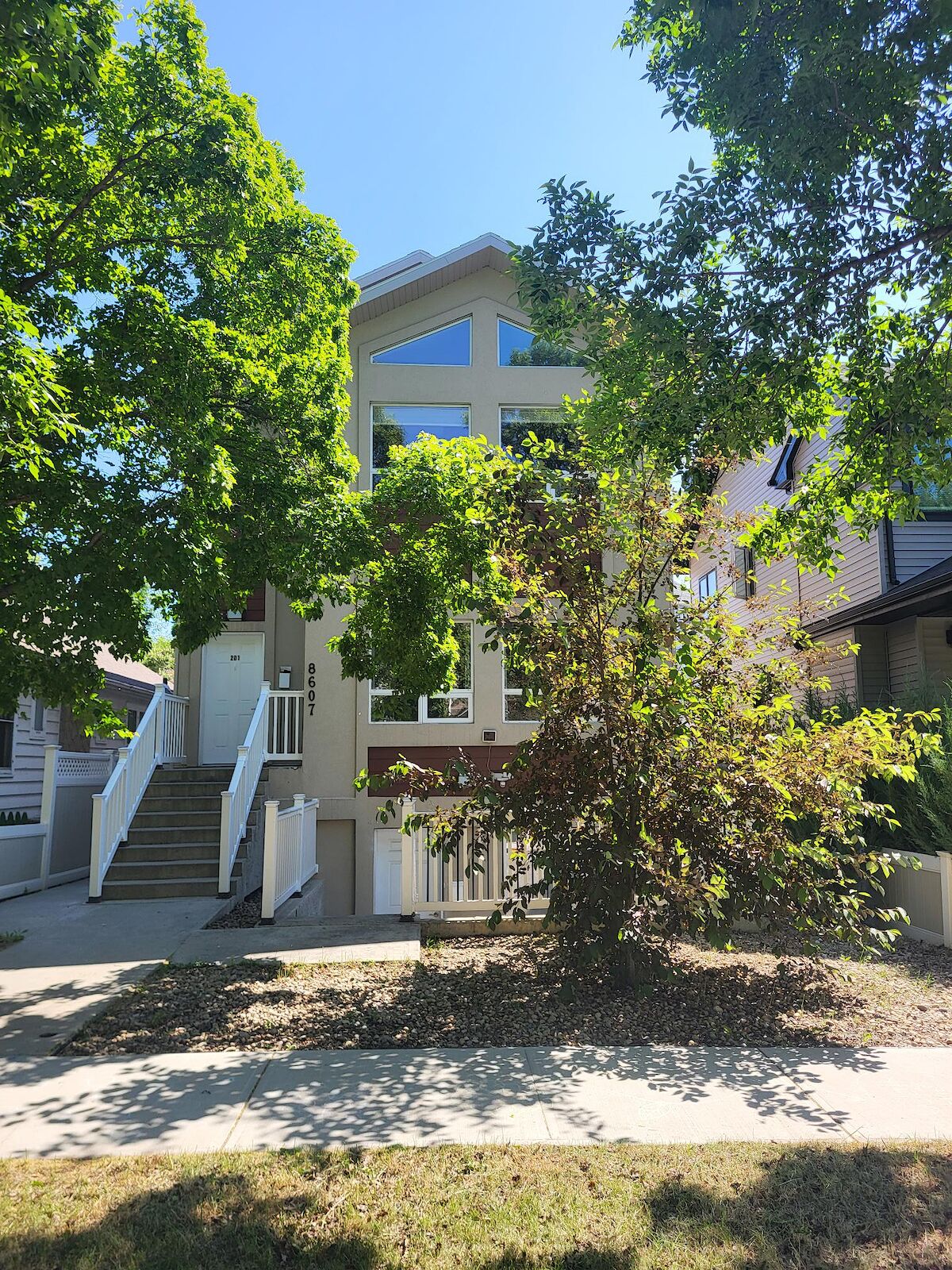 Edmonton 2 + Den bedrooms Townhouse for rent. Property photo: 641438-1