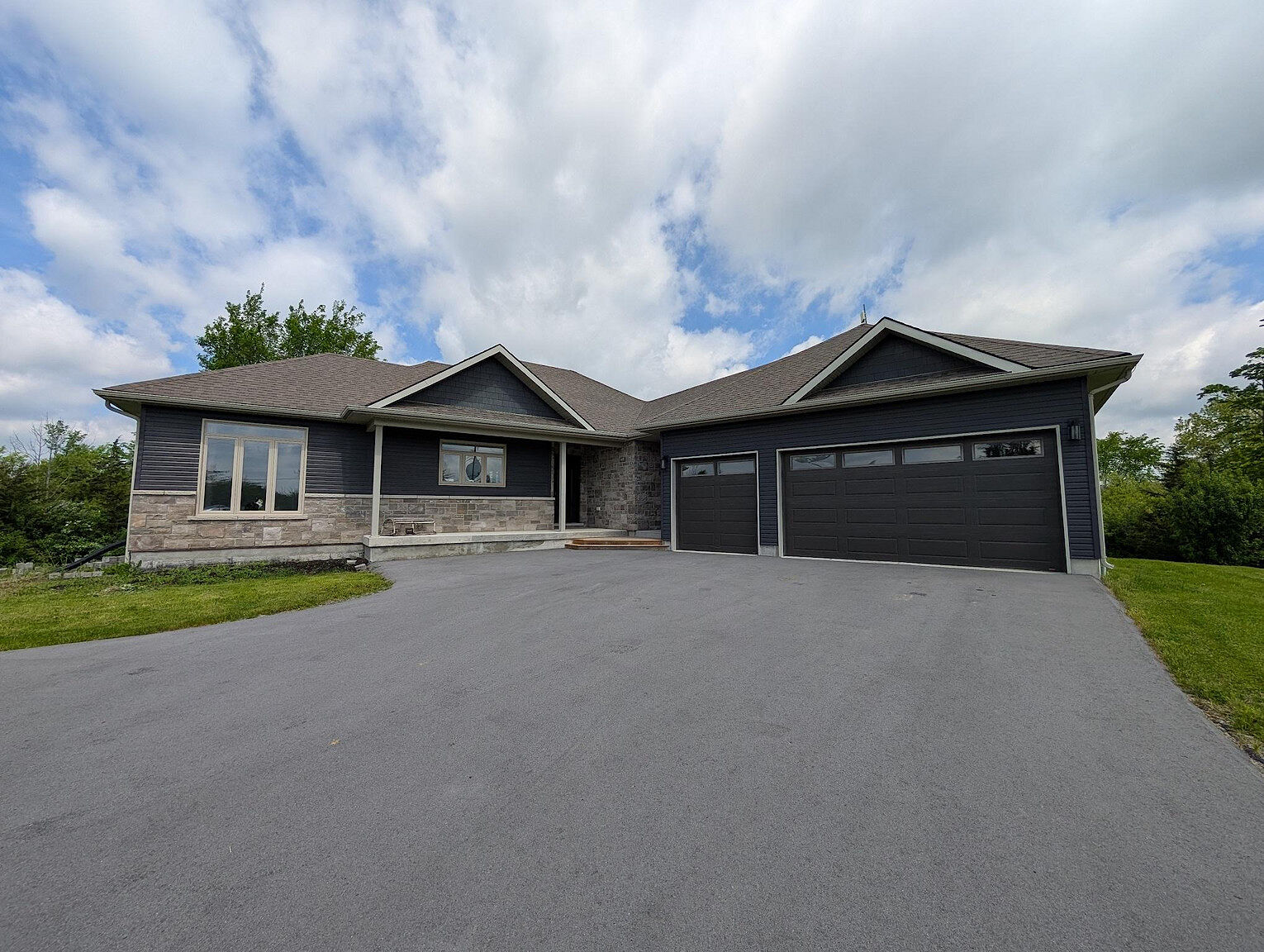 Kingston 3 bedrooms House for rent. Property photo: 641449-1