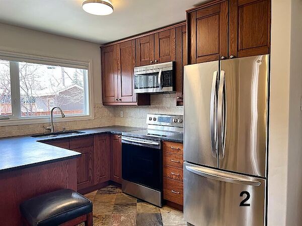 Calgary 4 bedrooms House for rent. Property photo: 641475-2