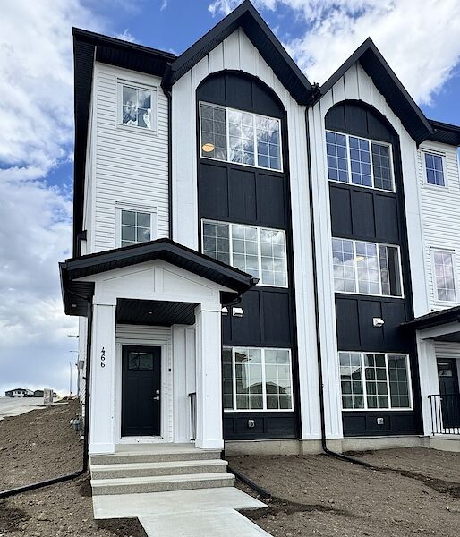 Front+Entrance Calgary 2 bedrooms Main Floor for rent. Property photo: 641494-3
