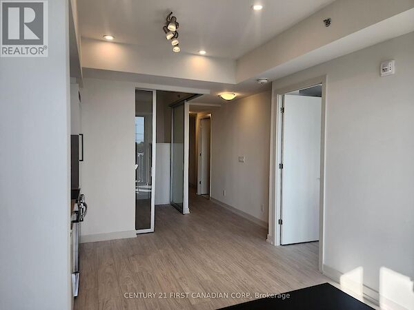 Toronto 2 bedrooms Apartment for rent. Property photo: 641500-2