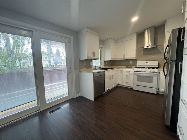 Calgary 4 bedrooms House for rent. Property photo: 641502-3